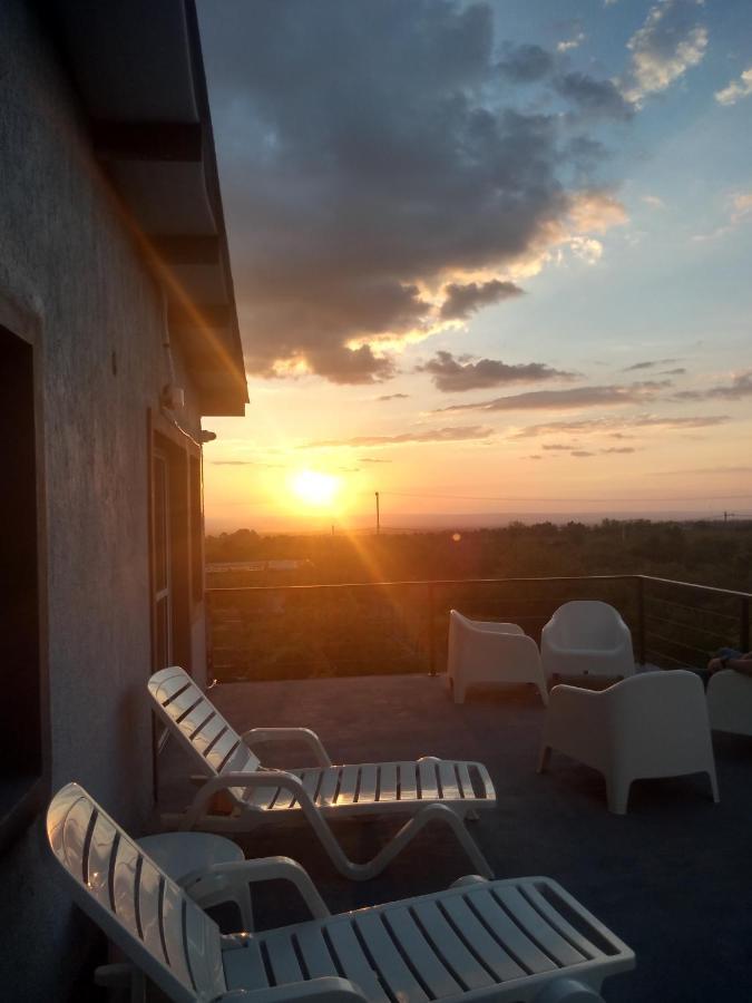Anubis Aparthotel Merlo Buitenkant foto